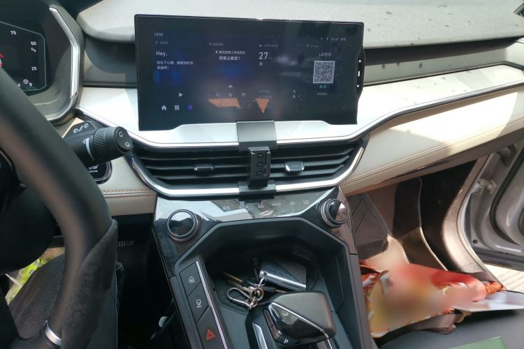 Used Lynk & Co 06 EM-P 2022 PHEV 84 km Range Pro Version Audio And AC Panel