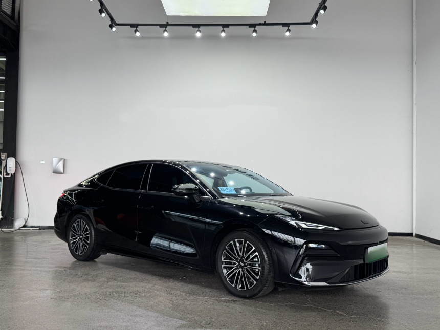 Geely Galaxy 8 2025 60km EM-i Luxury Edition - Luxury Enjoyment — снимка 12