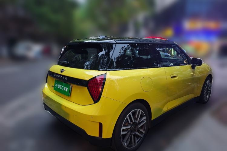 Used MINI Electric COOPER 2024 456km COOPER E Classic Edition Rear Right 45 Deg