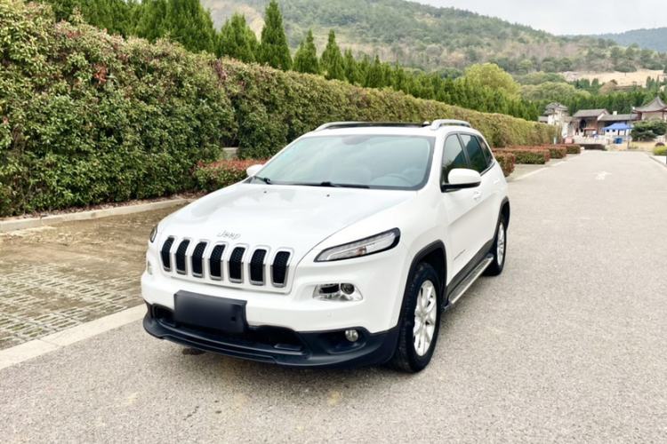 Used Jeep Cherokee 2016 2.0L Superior Edition