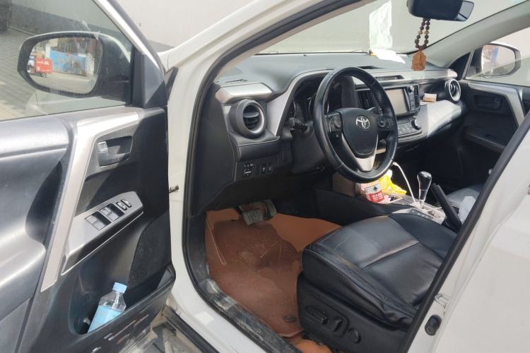 Used Toyota RAV4 2016 2.5L Automatic 4x4 Elite Edition Driver Seat