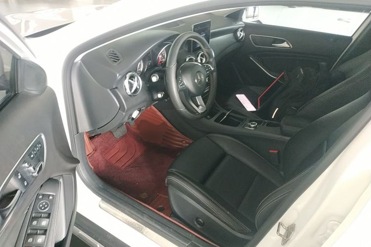 Used Mercedes-Benz GLA 2018 GLA 200 Sport Edition Driver Seat