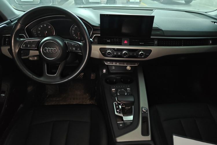 Used Audi A4L 2019 40 TFSI Ambition China VI Center Console