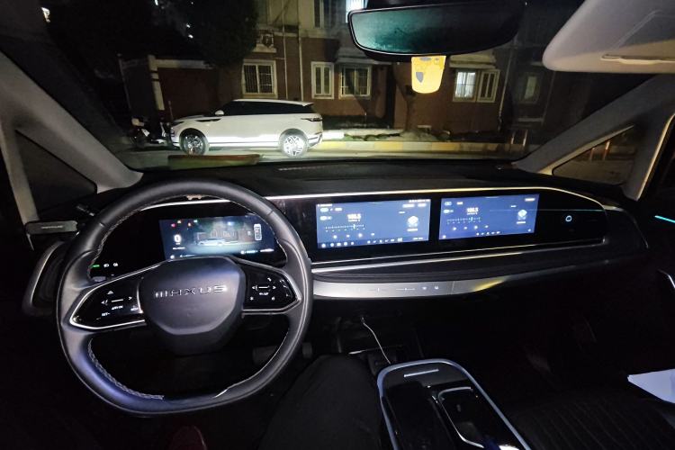 Used SAIC MAXUS G90 2022 2.0T Xingyun Seven-Seater Version
