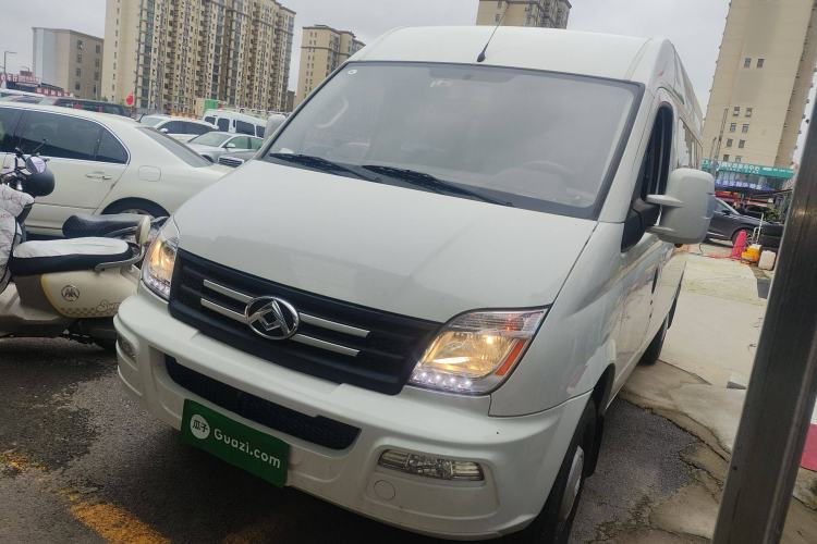 Used SAIC MAXUS Xintu V80 2023 2.0T AMT Classic Aoyuntong Power Version Long Wheelbase Mid-Roof Design 6/7/8/9-Seater