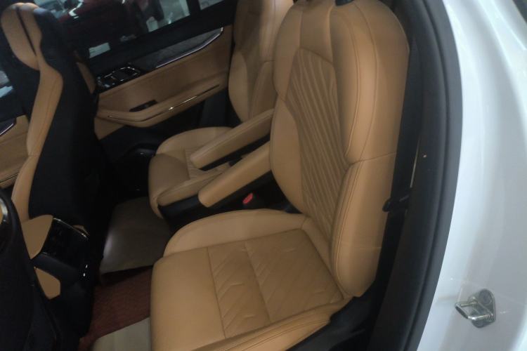 Used Lynk & Co 09 2021 2.0T Halo Six-Seater
