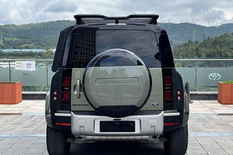 Used Land Rover Defender 2023 Facelift 110 3.0T P400 Dark Edition
