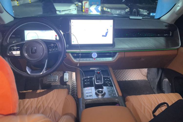 Used Tank 500 New Energy 2023 Hi4-T Center Console