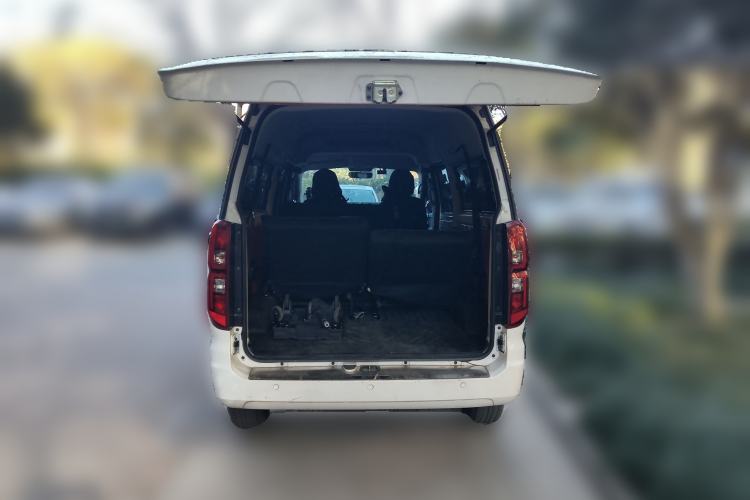 Used Jinbei Gold Hiace 2023 1.5L Passenger Vehicle Engineering Lion 5/6/7 Seater
