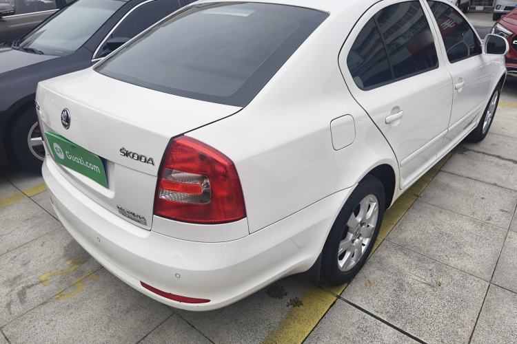 Used Skoda Octavia 2015 Classic Model 1.6L Automatic Yijie Version Rear Right 45 Deg