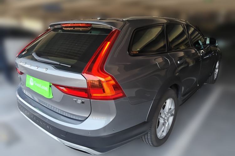 Used Volvo V90 2017 Cross Country T5 AWD Smart Range Edition
