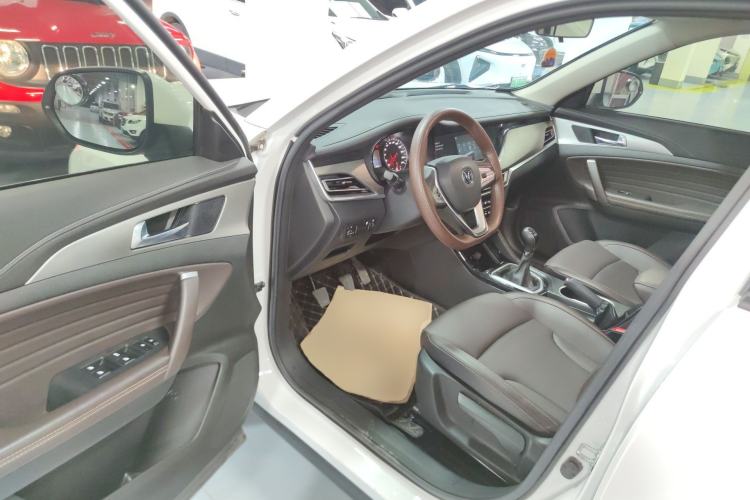 Used CHANGAN CS35PLUS 2019 1.6L Manual E-Link Upgrade Edition
