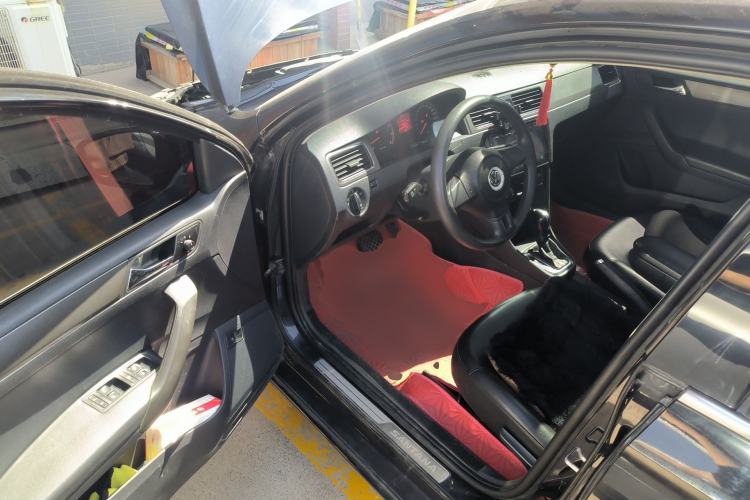 Used Volkswagen Santana 2015 1.6L Automatic Comfort Edition Driver Seat