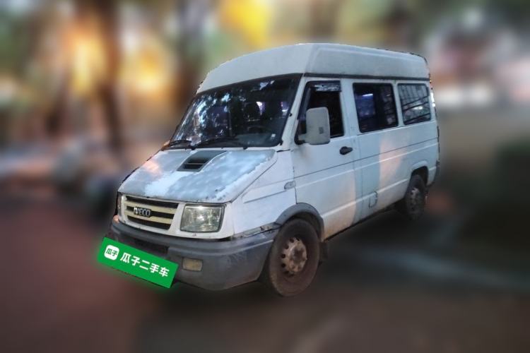 Used Iveco Daily 2017 2.5T A35 Passenger Van 5-7 Seats Model 47Z5