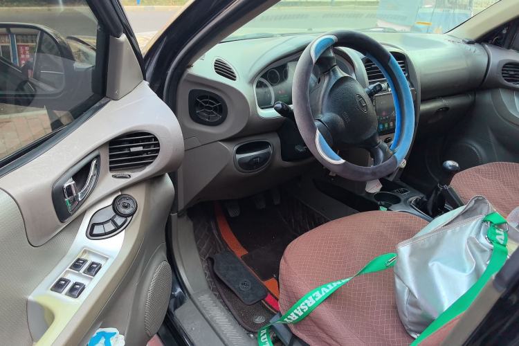 Used Huatai Santa Fe Classic 2012 2.0L Gasoline Manual Two-Wheel Drive with Sunroof
