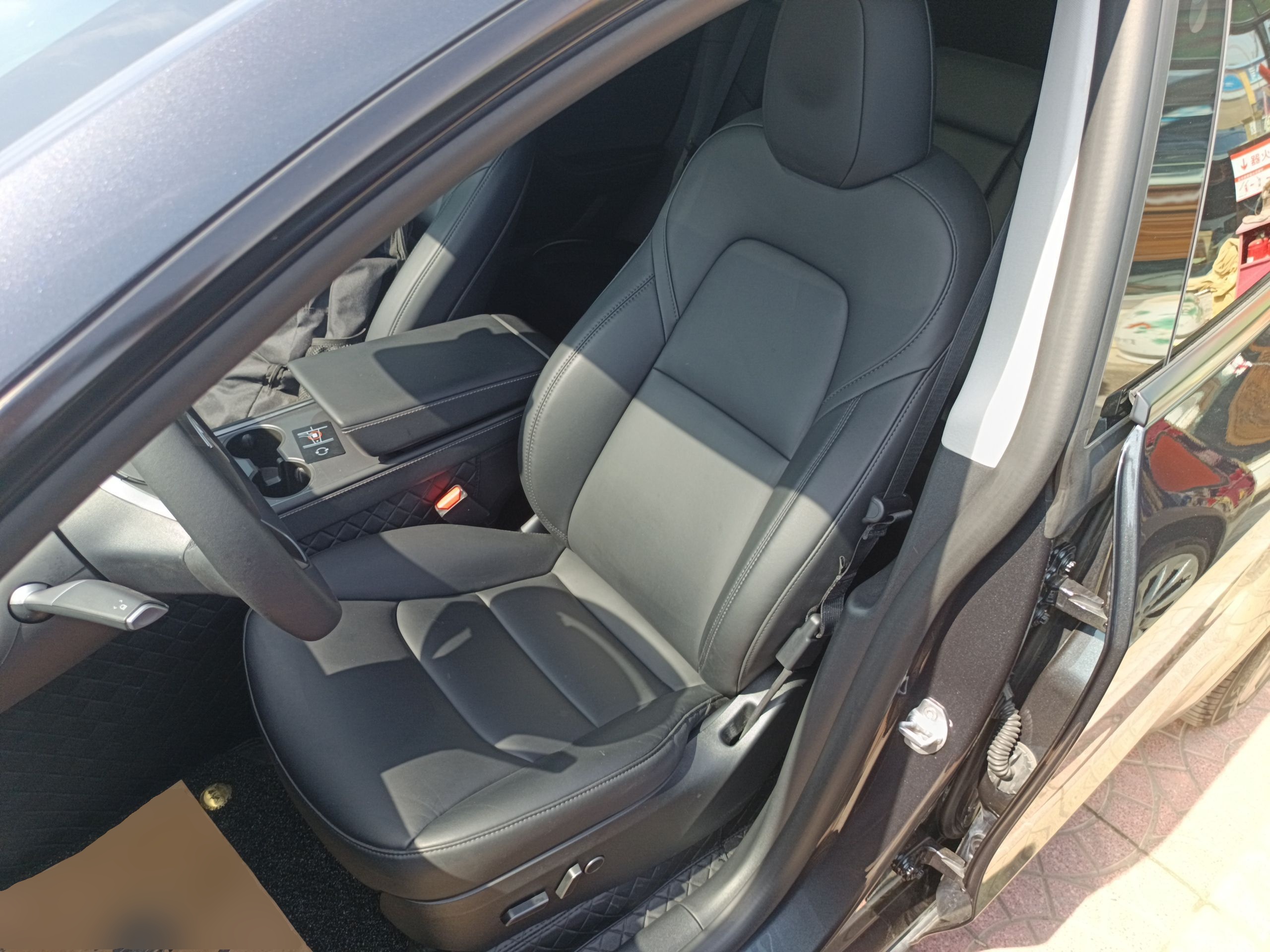 Переднее сиденье в автомобиле