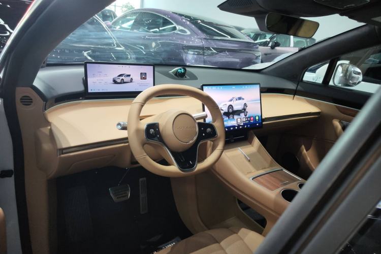 Used Hima Luxeed R7 2024 All-Electric 736 km Ultra Center Console