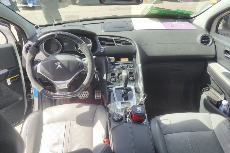 Used Peugeot 3008 2013 1.6THP Roland Garros Edition Center Console