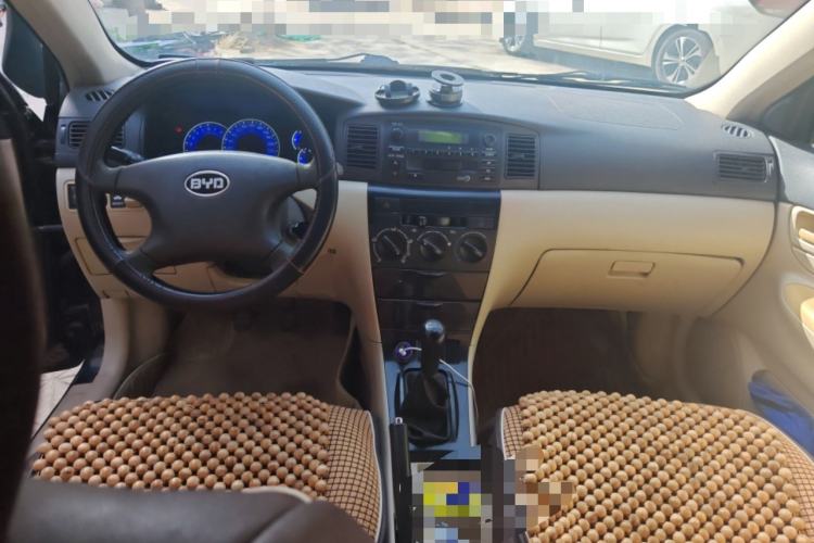 Used BYD F3 2013 1.5L Manual Comfort Model CNG Center Console