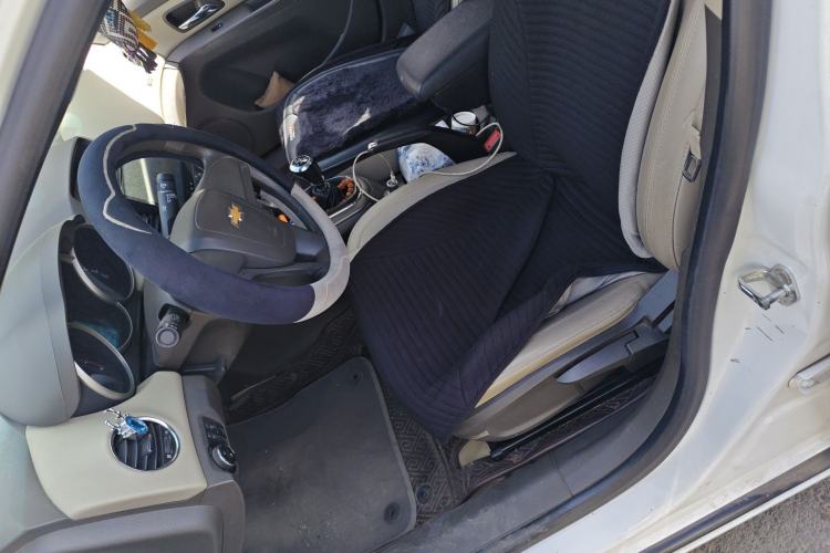 Used Chevrolet Cruze 2015 1.5L Classic SE MT Left Front Seat