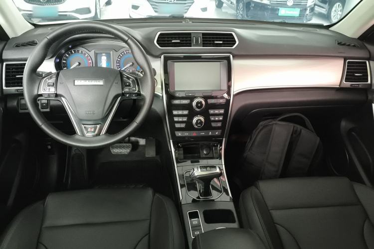 Used Haval H2 2018 Red-Label 1.5T Dual-Clutch Two-Wheel-Drive Luxury Model Center Console