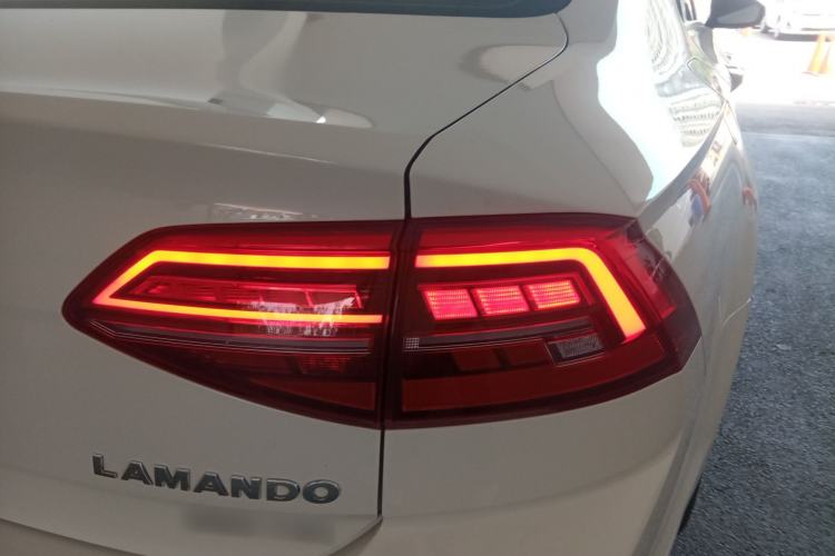 Used Volkswagen Lamando 2019 280TSI DSG Luxury Edition China VI Standard Right Rear Taillight