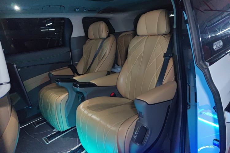 Used Denza D9 2022 DM-i 970 Four-Wheel Drive Flagship Model
