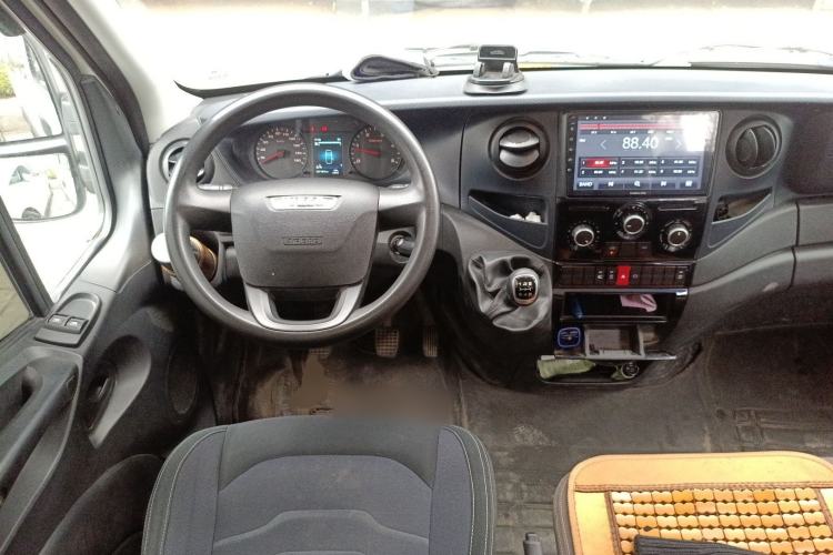 Used Iveco Eurocargo 2021 2.0T Manual Super Rui Long Wheelbase Short Overhang High Roof Side-Sliding Door F1A
