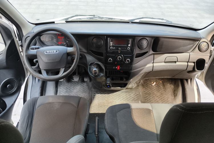 Used Iveco Eurocargo 2018 2.3T Long Wheelbase Short Overhang Multi-Purpose Vehicle with Side Sliding Door F1A