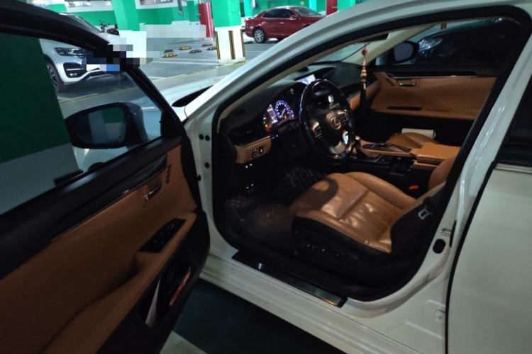 Used Lexus ES 2017 300h Mark Levinson Luxury Edition