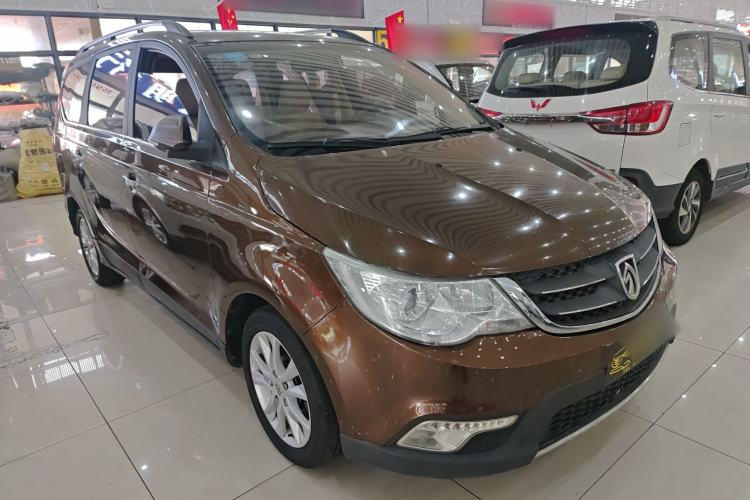 Used Baojun 730 2014 1.5L manual Comfort version 7 seats Front Right 45 Deg
