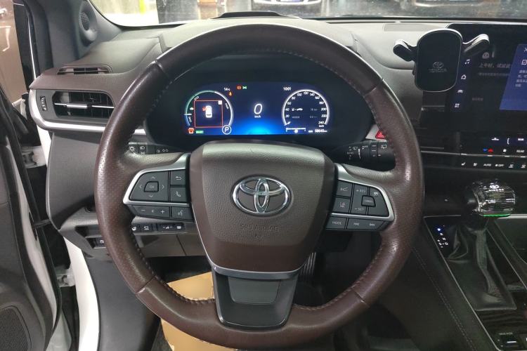 Used Toyota SIENNA 2023 2.5L Hybrid Platinum Edition Steering Wheel