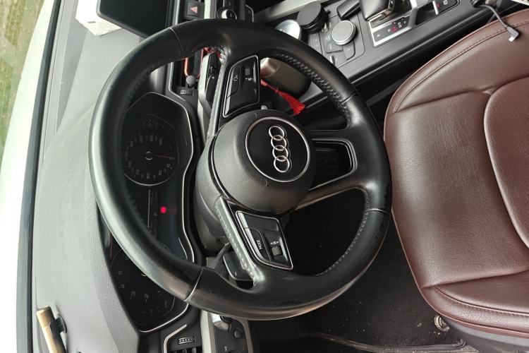Used Audi A4L 2018 30th Anniversary Edition 40 TFSI Trendy Model Steering Wheel