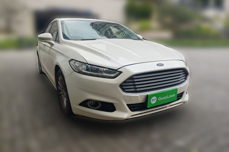 Used Ford Mondeo 2013 2.0L GTDi 200 Luxury Model Front Right 45 Deg
