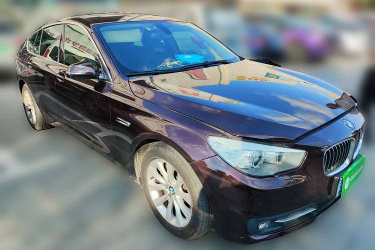 Used BMW 5 Series GT 2015 528i Leading Model Front Right 45 Deg