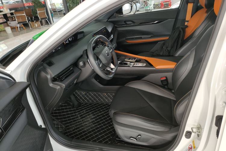 Used Changan UNI-V 2022 1.5T Prestige Version