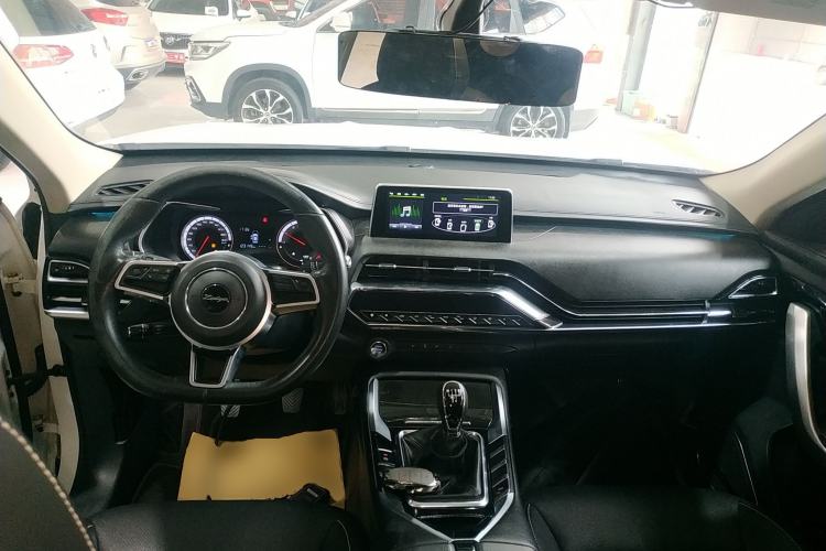 Used Zotye T500 2018 1.5T Manual Luxury Model Center Console
