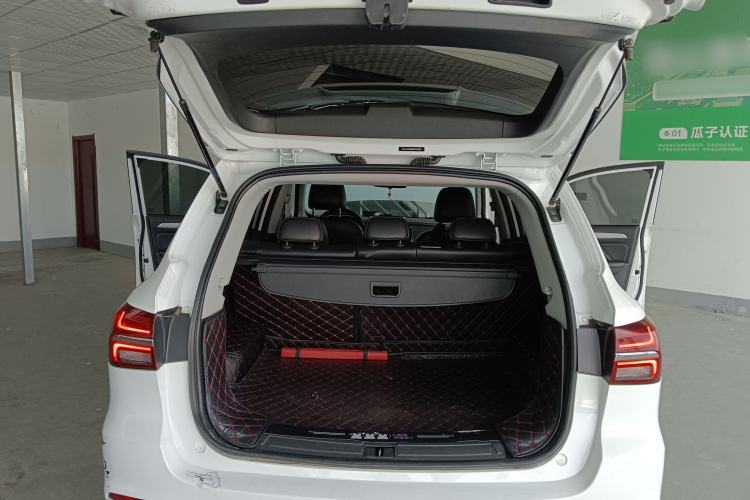 Used Roewe RX5 2016 20T Two-Wheel Drive Automatic Internet Smart Edition Trunk