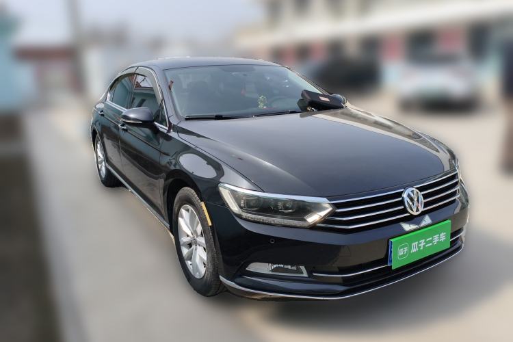 Used Volkswagen Magotan 2018 280TSI DSG Comfort Model Front Right 45 Deg