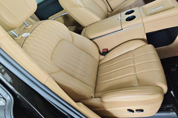 Used VOYAH Dream 2025 PHEV Four-Wheel-Drive Flagship Kunpeng Edition Right Front Seat