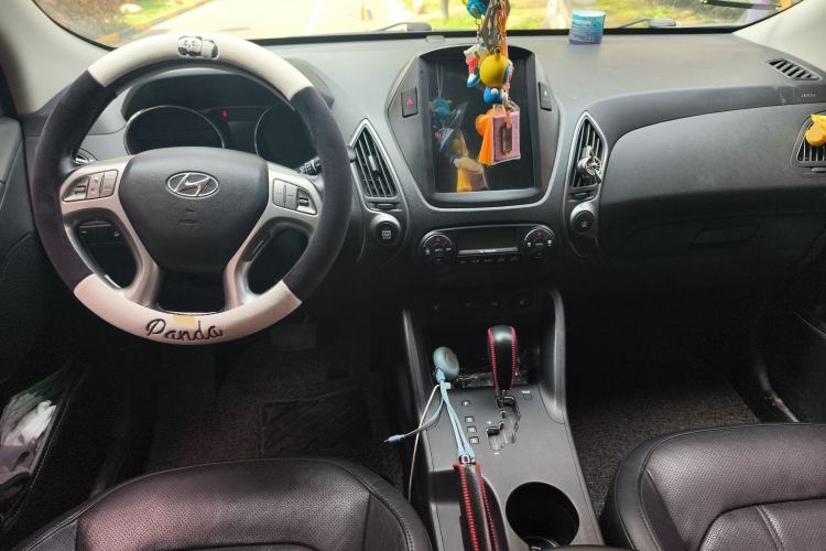 Used Hyundai ix35 2015 2.0L Automatic Two-Wheel Drive Leading Trim China IV Standard
