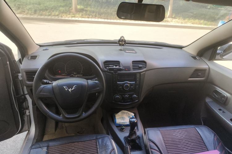 Used Wuling Hongguang 2014 1.5L Standard Version