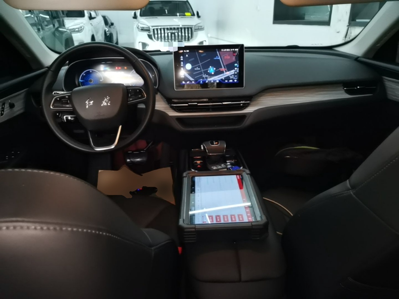 Hongqi E-QM5 2024 610 km PLUS — снимка 12