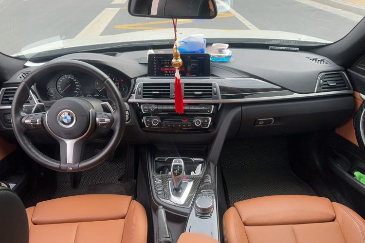 Used BMW 3 Series GT 2018 330i xDrive M Sport Edition Center Console