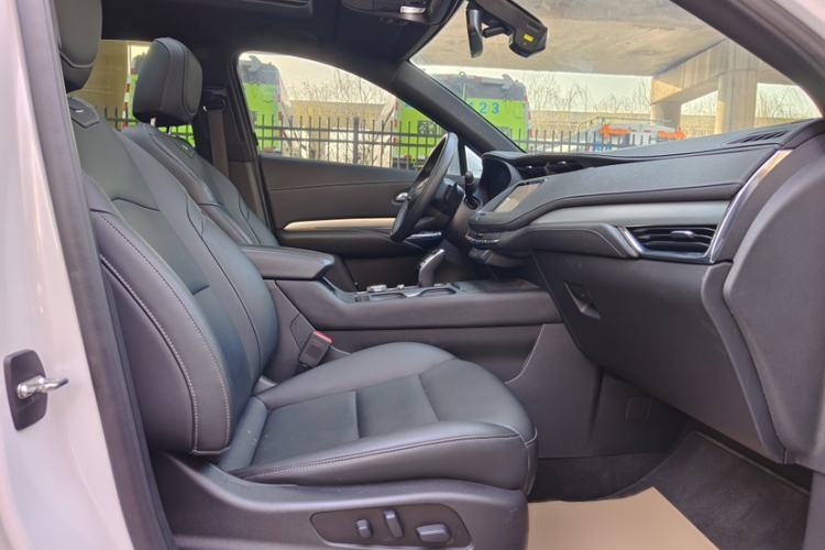 Used Cadillac XT4 2021 28T Two-Wheel Drive Leading Version
