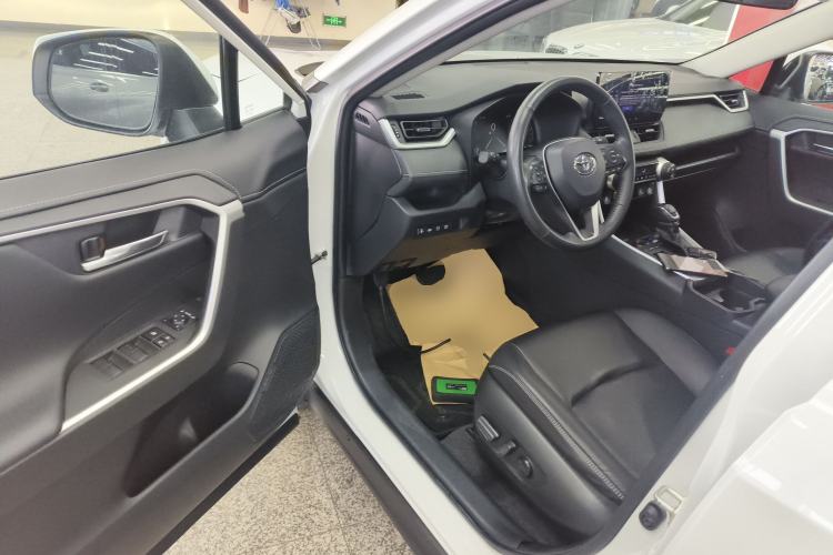 Used Toyota RAV4 2023 2.0L CVT Two-Wheel Drive Fashion Plus Edition
