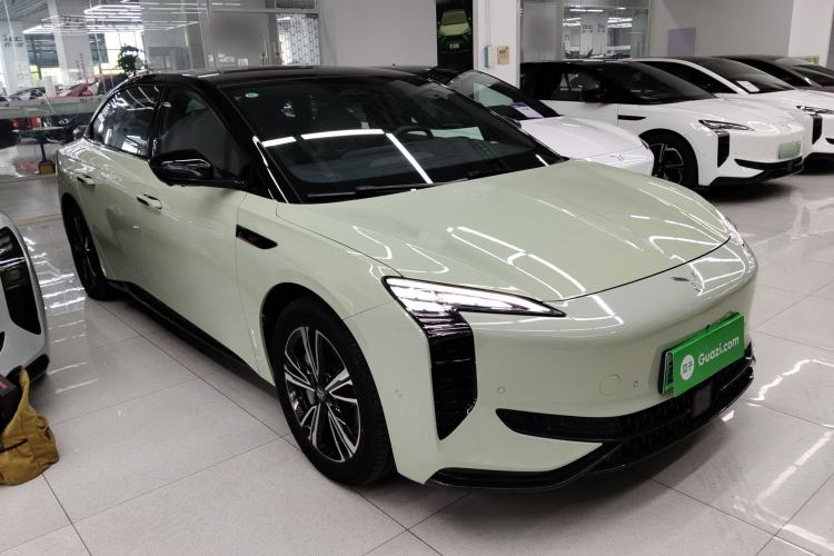 Used Hongqi EH7 2024 690 Pro Front Right 45 Deg