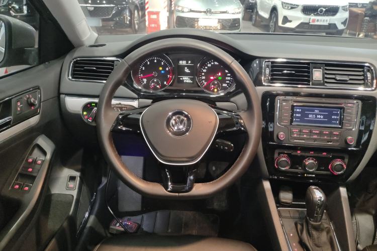 Used Volkswagen Sagitar 2015 230TSI Automatic Comfort Version Steering Wheel