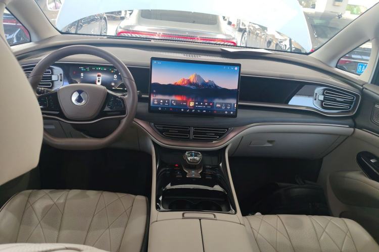 Used Denza D9 2022 DM-i 970 Four-Wheel Drive Prestige Model
