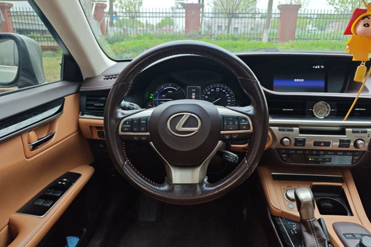 Used Lexus ES 2015 300h Comfort Edition Steering Wheel